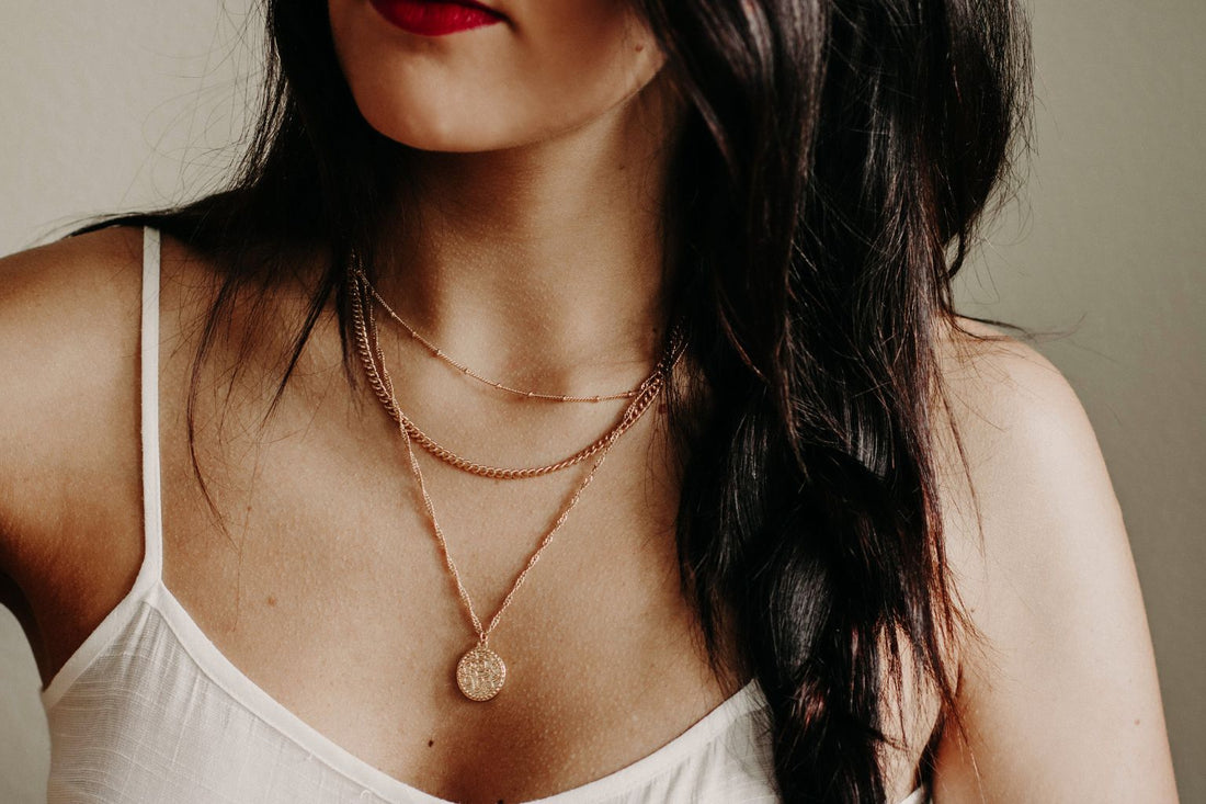 How to Avoid Tangles When Layering Necklaces