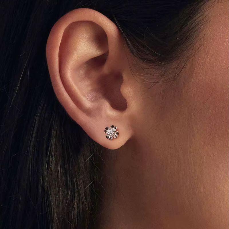 "Florette" Moissanite Stud Earrings