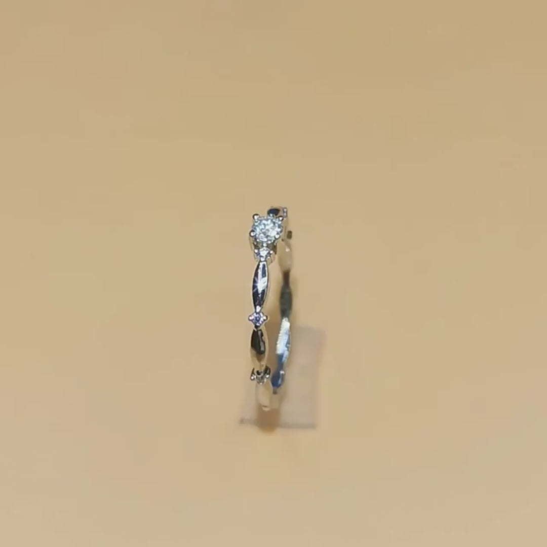 "Liola" Moissanite Ring